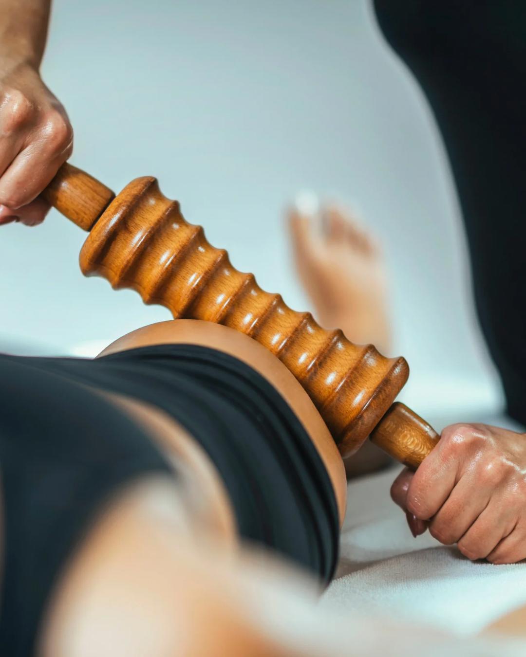 Madero therapie massagebehandeling met houten tools bij The Cupping Hands