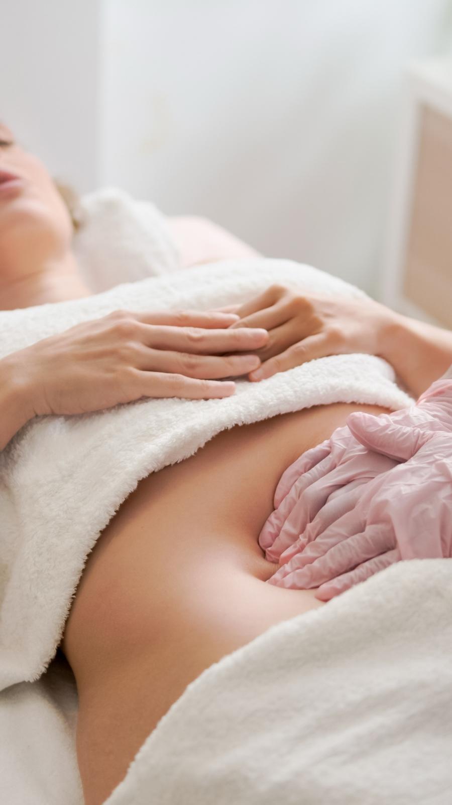 Zachte buikbehandeling voor orgaan en lymfedrainage bij The Cupping Hands
