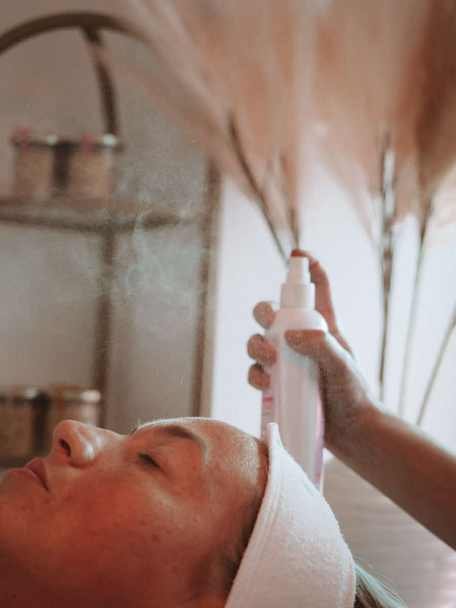 Rose Rituals luxe gezichtsbehandeling met rozenextracten bij The Cupping Hands